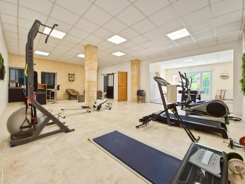 Demeure - 649 m² - 10 pièces