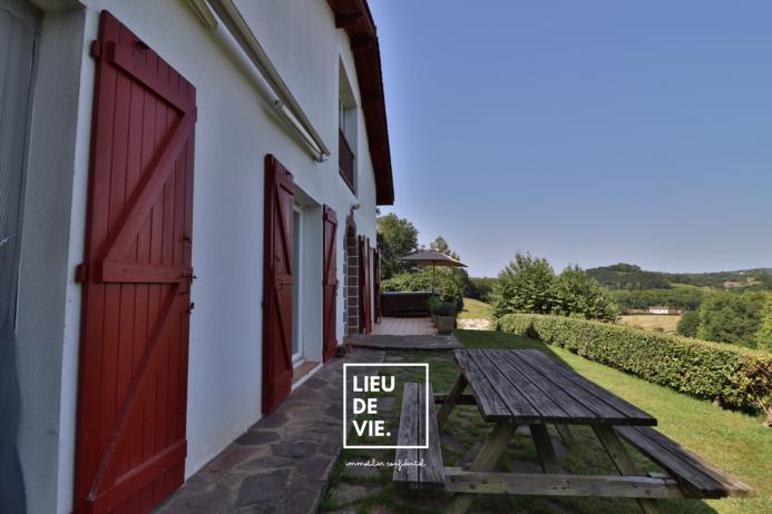 Maison ancienne - 212 m² - 8 pièces