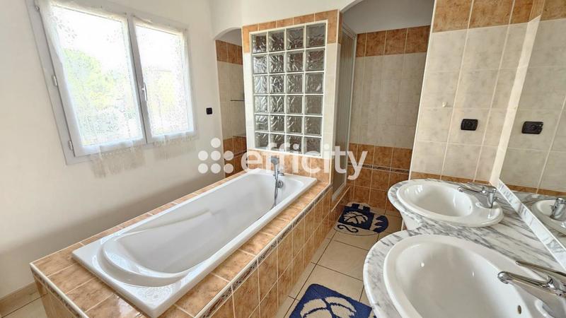 Maison - 162 m² - 6 pièces