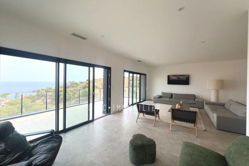 Propriété - 210 m² - 4 pièces