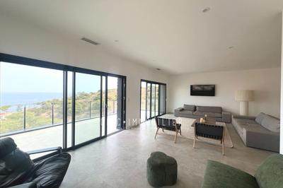 Propriété - 210 m² - 4 pièces