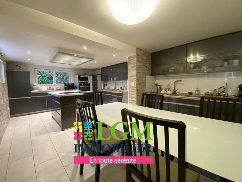 Maison - 235 m² - 6 pièces