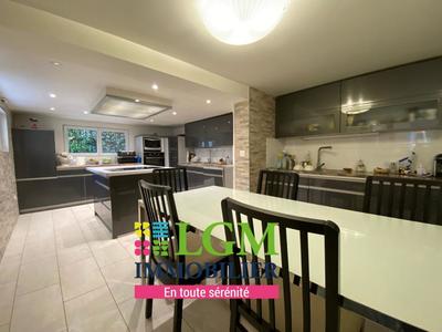 Maison - 235 m² - 6 pièces