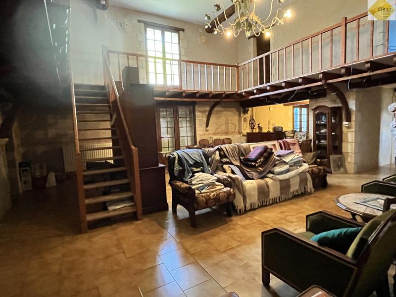 Maison - 234 m² - 8 pièces