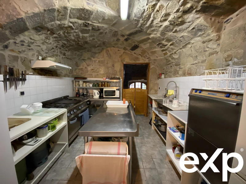 Maison - 301 m² - 11 pièces