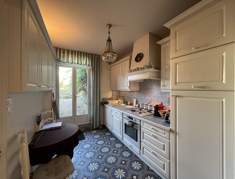 Maison - 250 m² - 8 pièces