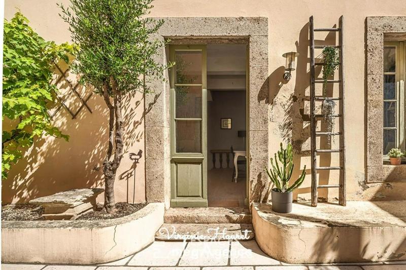 Maison - 270 m² - 10 pièces