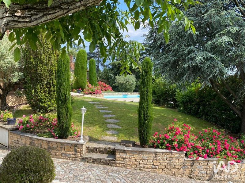 Maison - 284 m² - 6 pièces