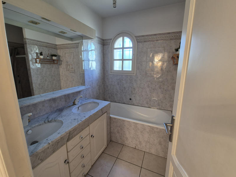 Maison - 208 m² - 8 pièces