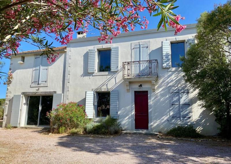 Maison - 240 m² - 8 pièces