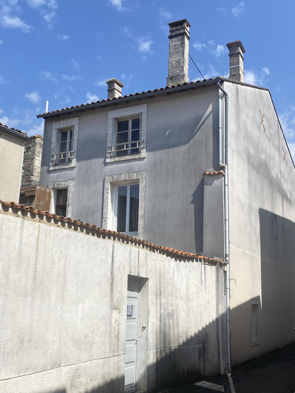 Maison - 232 m² - 8 pièces