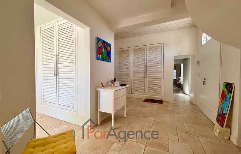 Maison - 204 m² - 5 pièces