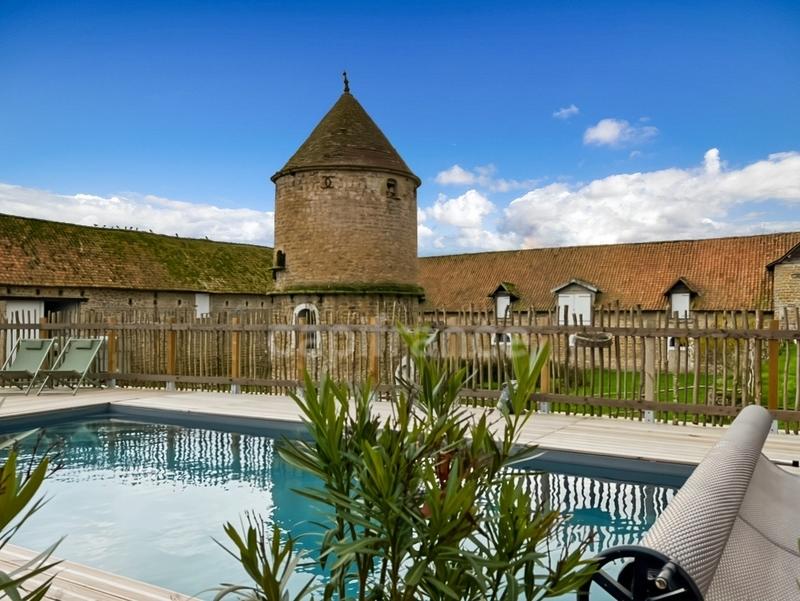 Propriété - 318 m² - 17 pièces