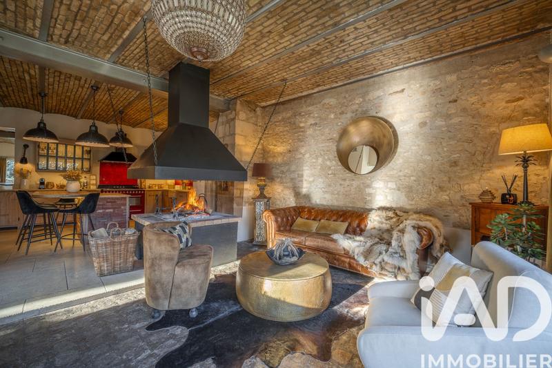 Maison - 235 m² - 8 pièces