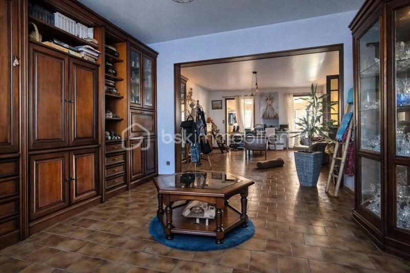 Maison - 201 m² - 6 pièces