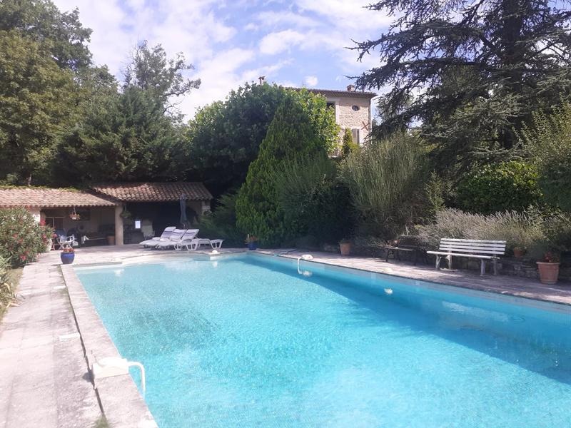 Propriété - 367 m² - 11 pièces