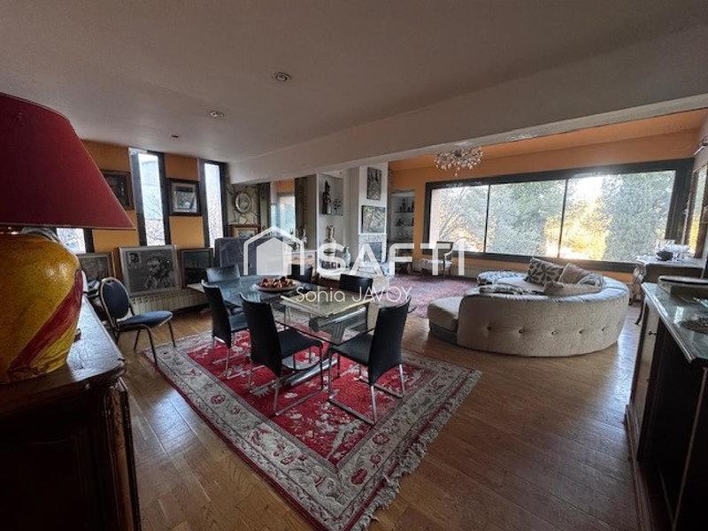 Villa - 304 m² - 8 pièces