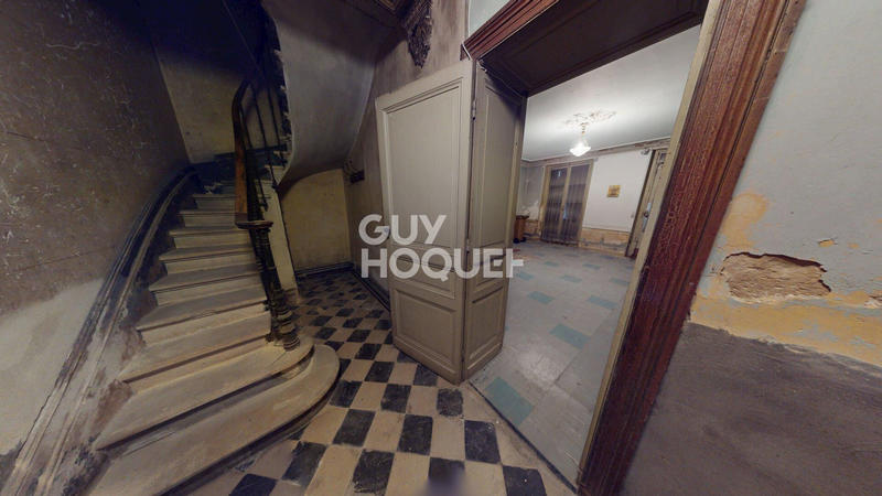 Maison - 230 m² - 10 pièces