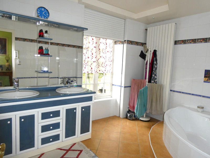 Propriété - 8 191 m² - 11 pièces