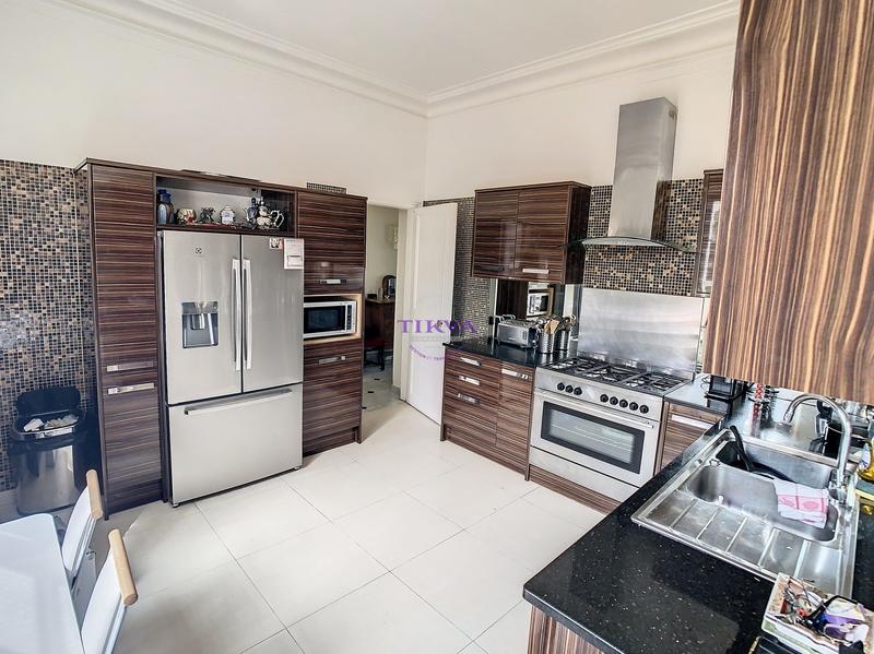 Maison - 530 m² - 12 pièces