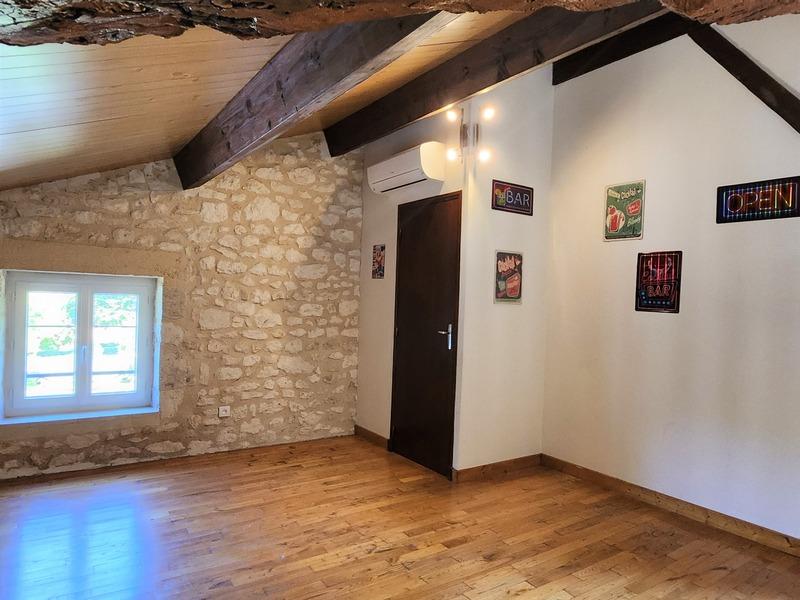 Maison en pierre - 195 m² - 6 pièces