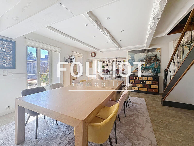 Maison - 211 m² - 9 pièces