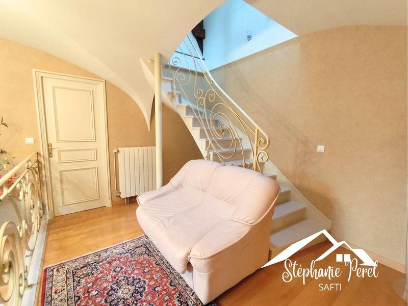 Maison - 215 m² - 6 pièces