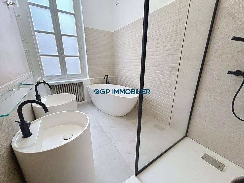 Appartement - 165 m² - 6 pièces