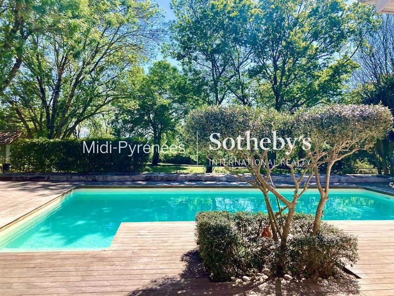 Maison - 230 m² - 6 pièces