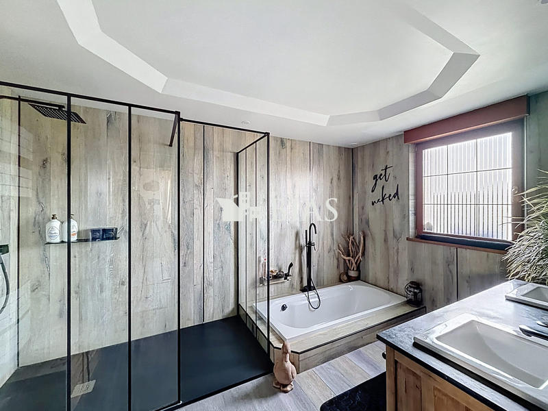 Maison - 170 m² - 7 pièces