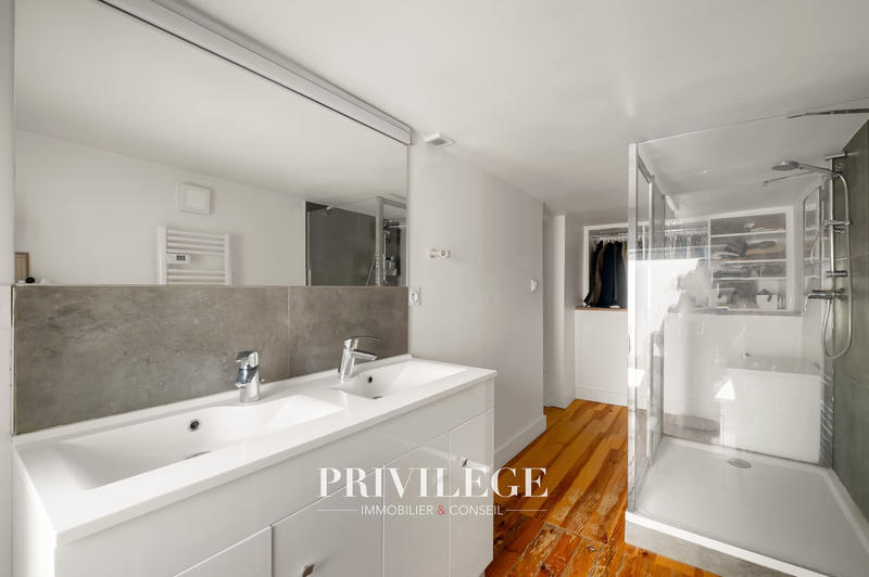 Appartement - 150 m² - 6 pièces