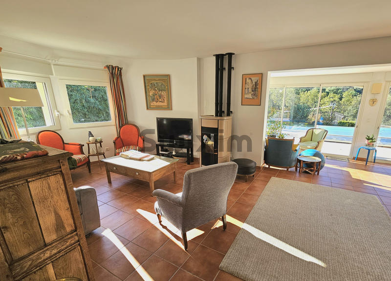 Villa - 227 m² - 10 pièces