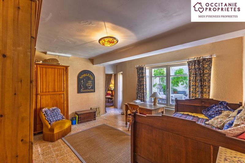 Maison de village - 256 m² - 10 pièces