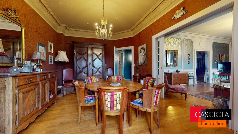 Maison - 259 m² - 9 pièces