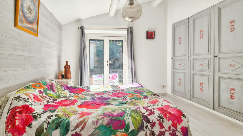 Maison - 270 m² - 9 pièces