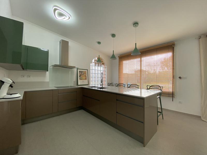 Maison - 211 m² - 7 pièces