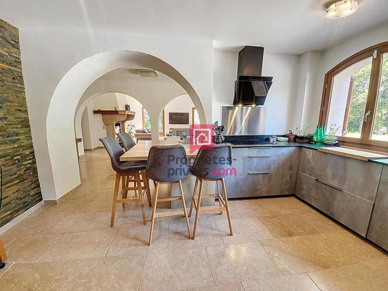 Villa - 220 m² - 9 pièces