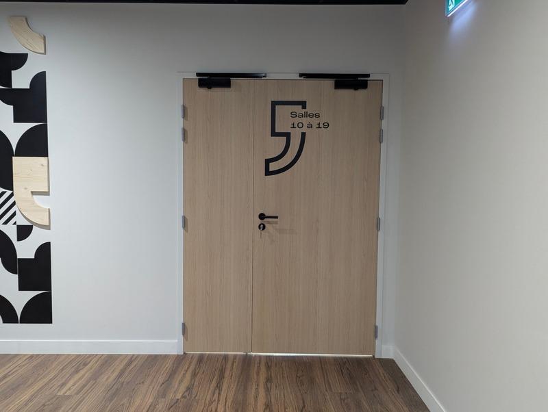 Bureau - 200 m² - 10 pièces