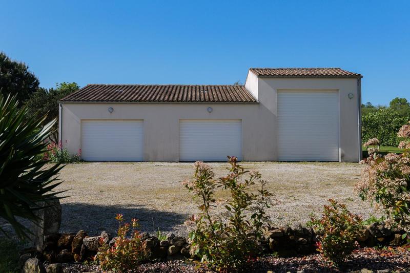 Maison - 302 m² - 10 pièces