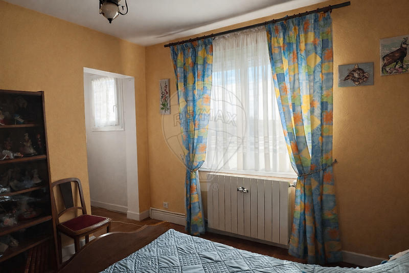 Maison - 185 m² - 10 pièces