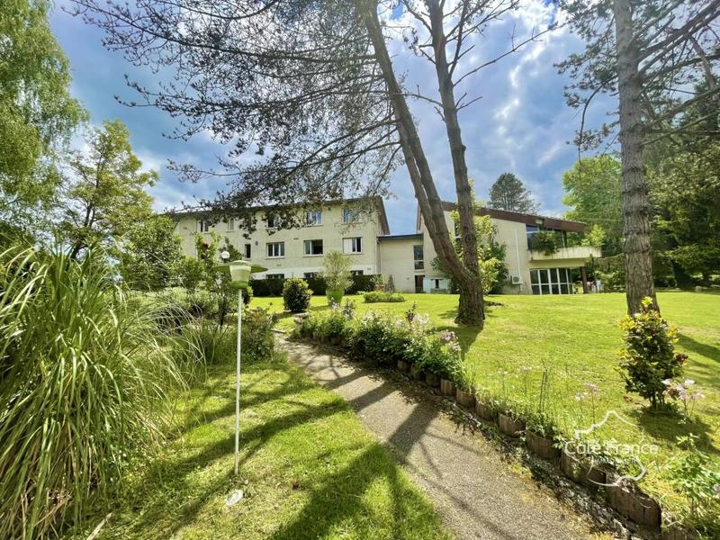 Fonds de commerce - Local commercial - 900 m²