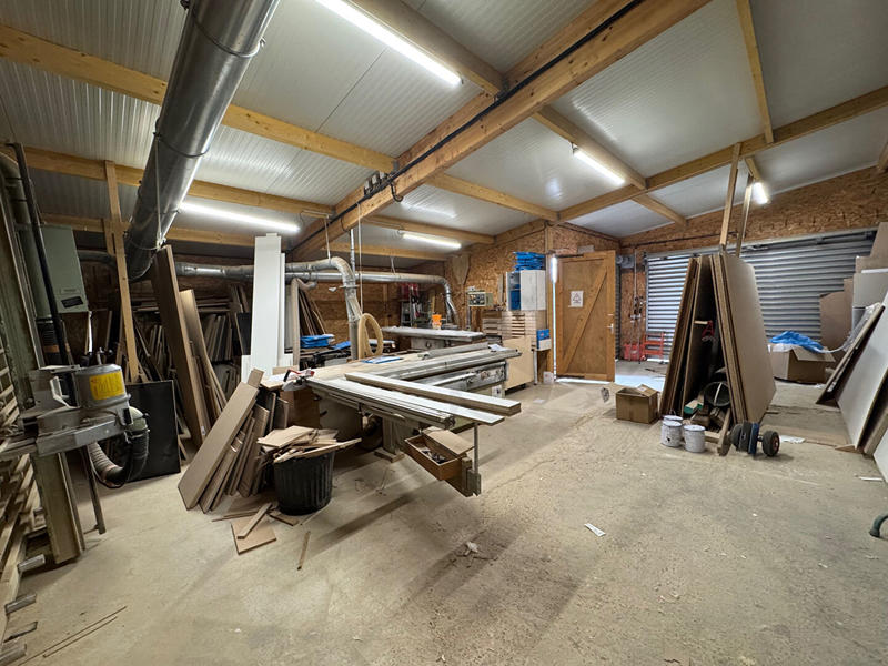 Local commercial - 324 m² - 5 pièces