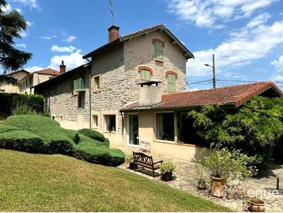 Propriété - 241 m² - 10 pièces