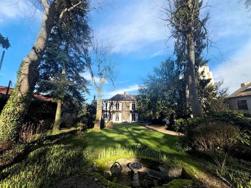 Maison - 214 m² - 8 pièces