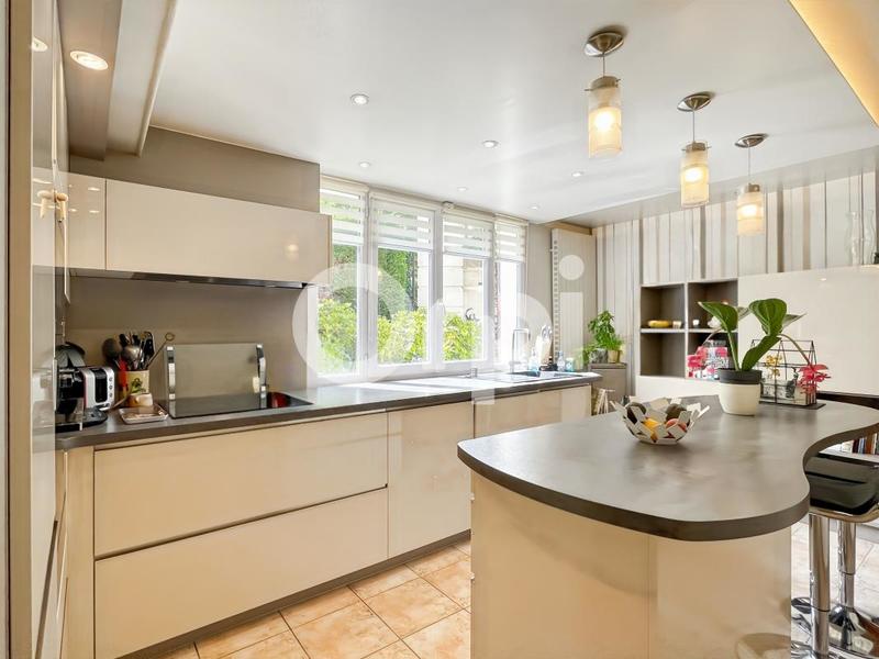 Maison - 203 m² - 7 pièces