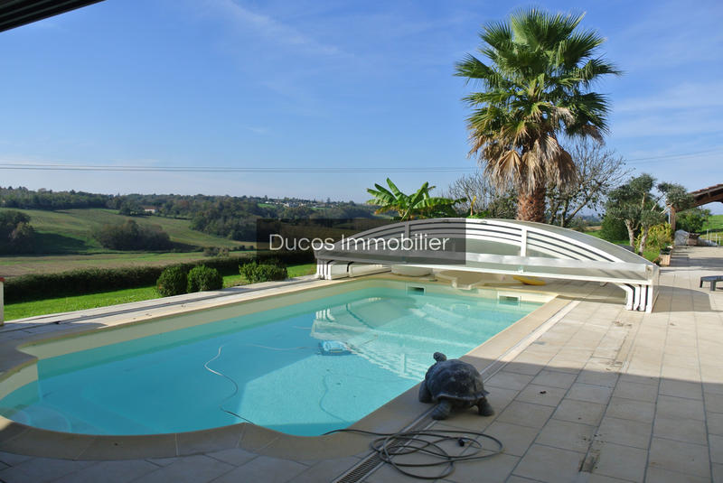 Maison - 280 m² - 6 pièces