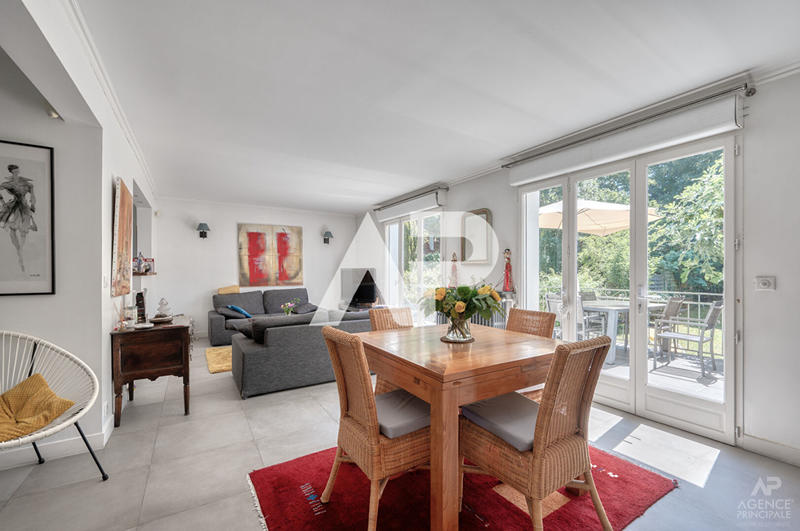 Maison - 176 m² - 8 pièces