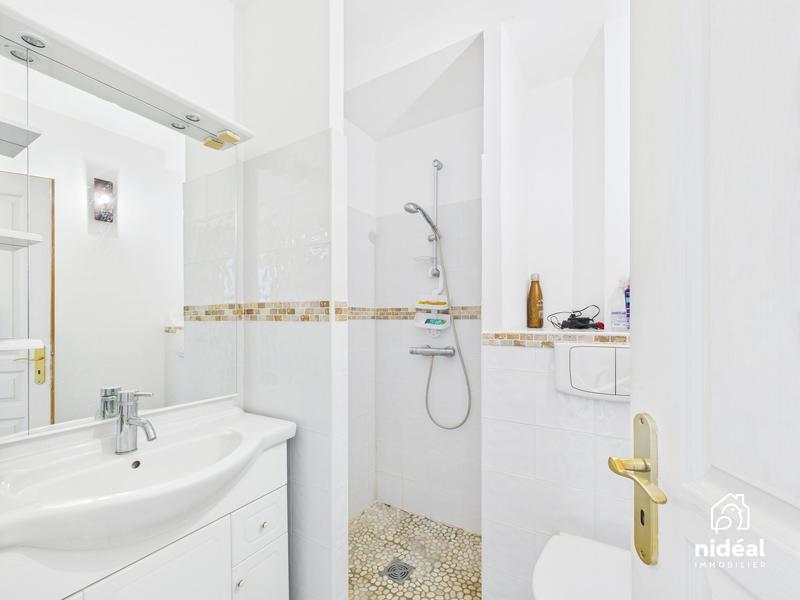 Maison - 216 m² - 8 pièces