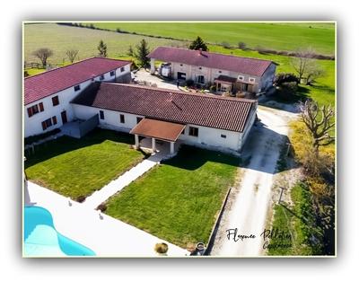 Maison - 605 m² - 18 pièces