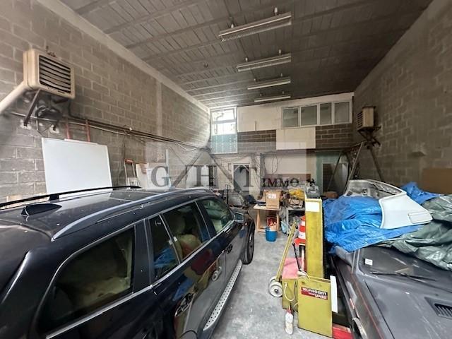 Entrepôt - 329 m²